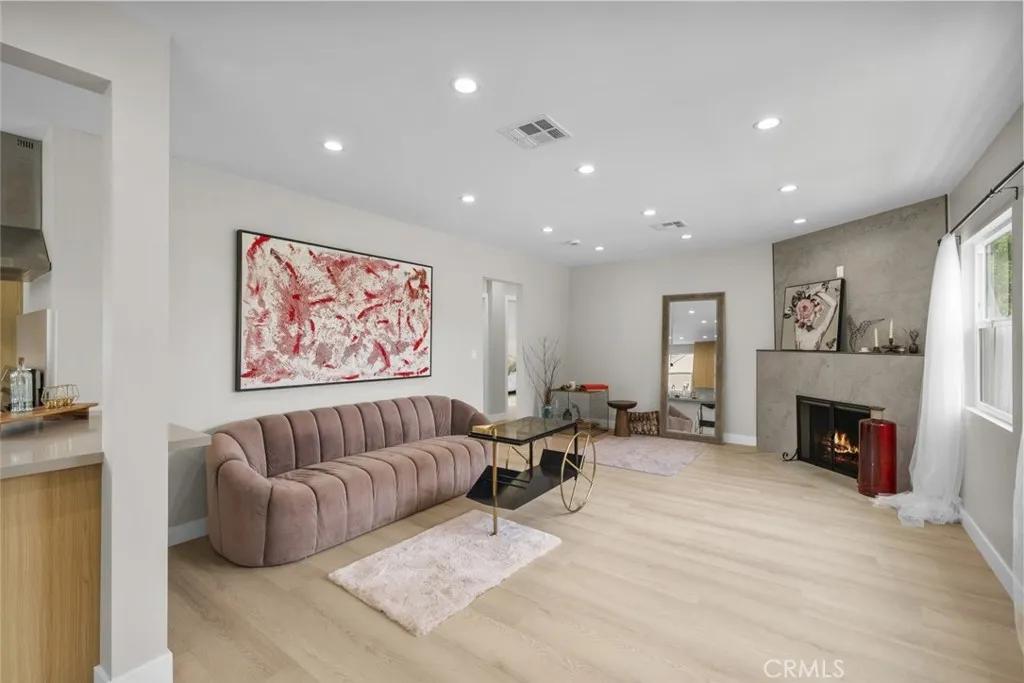 6820 Jellico Avenue, Van Nuys, California 91406 home-pic-10